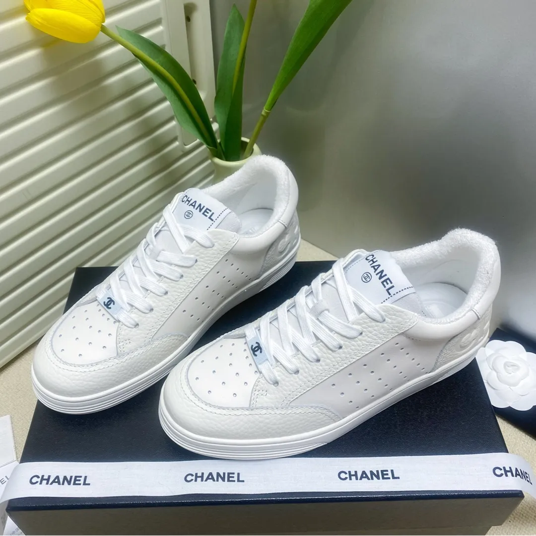 👟👟Ex-factory price 480🐹🐹Women's shoes, women's clothing chanel~~Chanel's latest 2022 panda shoes, skateboard shoes, sneakers, out of stock king @counters are out of stock everywhere〰It's hard to reserve even if you have money❗️ The fresh splicing style is really super nice...Xiaohongshu, Internet celebrity anchors, and blog owners have already started to call ❤ Original calfskin fabric, original towel lining, logo stamping process, two-color T👟👟 ex-factory price U outsole, lasting process, foot pad latex all custom molded... 🎁Supporting packaging 35-40 regular size
